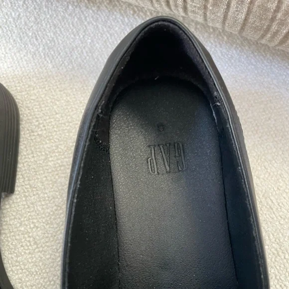 Women’s loafers from the gap brand new size 6 black - Picture 3 of 8
